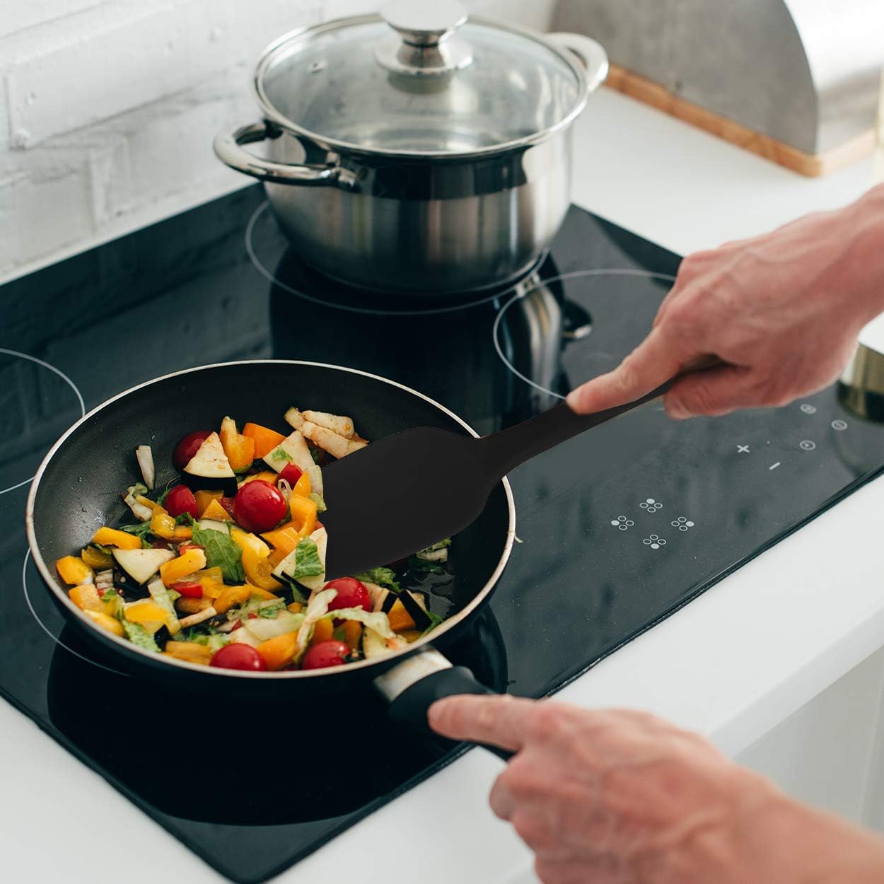 Silicone Spatula Set 4 Pcs Rubber Spatulas Silicone Heat Resistant 600°F, Spatulas for Nonstick Cookware, Seamless Design with Stainless Steel Core, Dishwasher Safe, Bonus Tongs Included