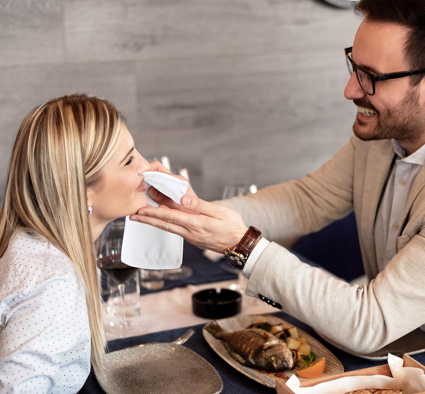 [24 Pack, White] Cloth Napkins 17X17 Inches, 100% Polyester Dinner Napkins with Hemmed Edges, Washable Napkins Ideal for Parties, Weddings and Dinners