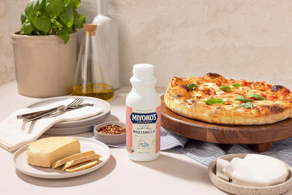 MIYOKO'S CREAMERY Organic Pourable Mozzarella Cheese, Melts-Bubbles-Browns, Made from Plant Milk, Dairy Free, Vegan, 16Oz. (1-Pack)