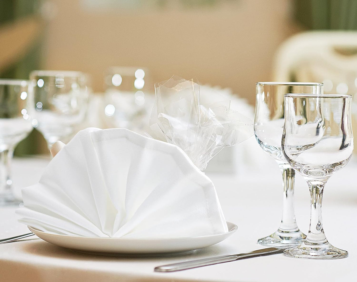 [24 Pack, White] Cloth Napkins 17X17 Inches, 100% Polyester Dinner Napkins with Hemmed Edges, Washable Napkins Ideal for Parties, Weddings and Dinners